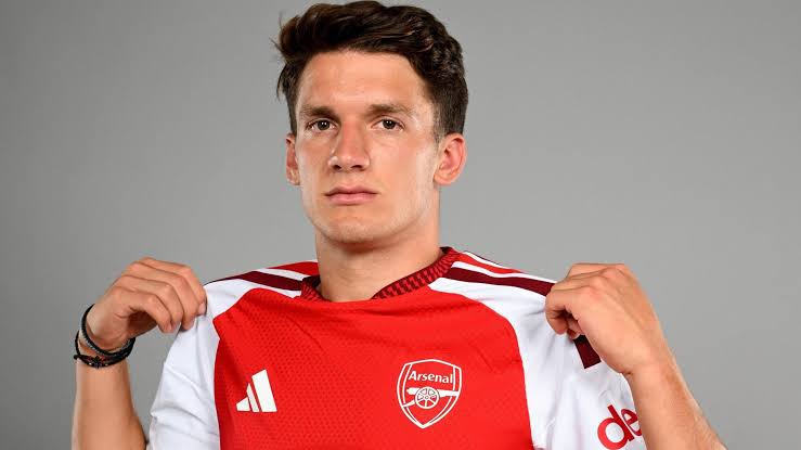 Arsenal finalizes £34 million transfer of winger Tzolis from Brugge