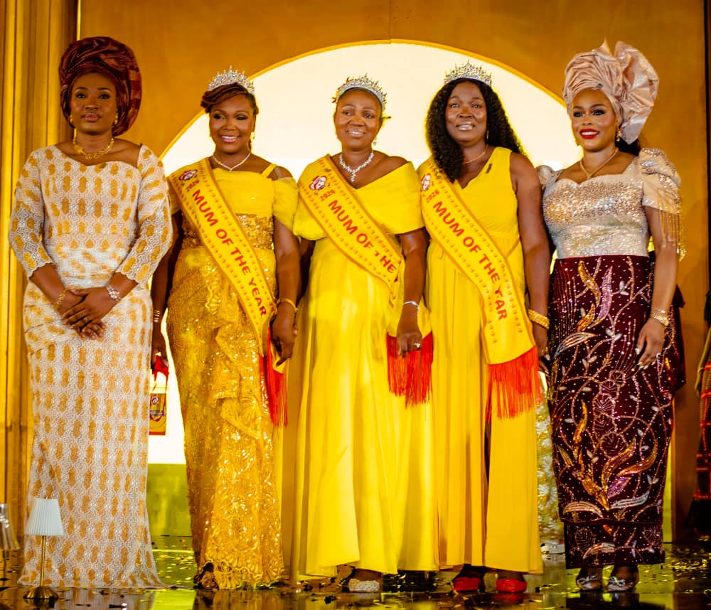 Olaide Adesina đoạt giải Mẹ của Năm 2026 của Three Crowns Milk tại Nigeria (Ảnh: Vanguard News)