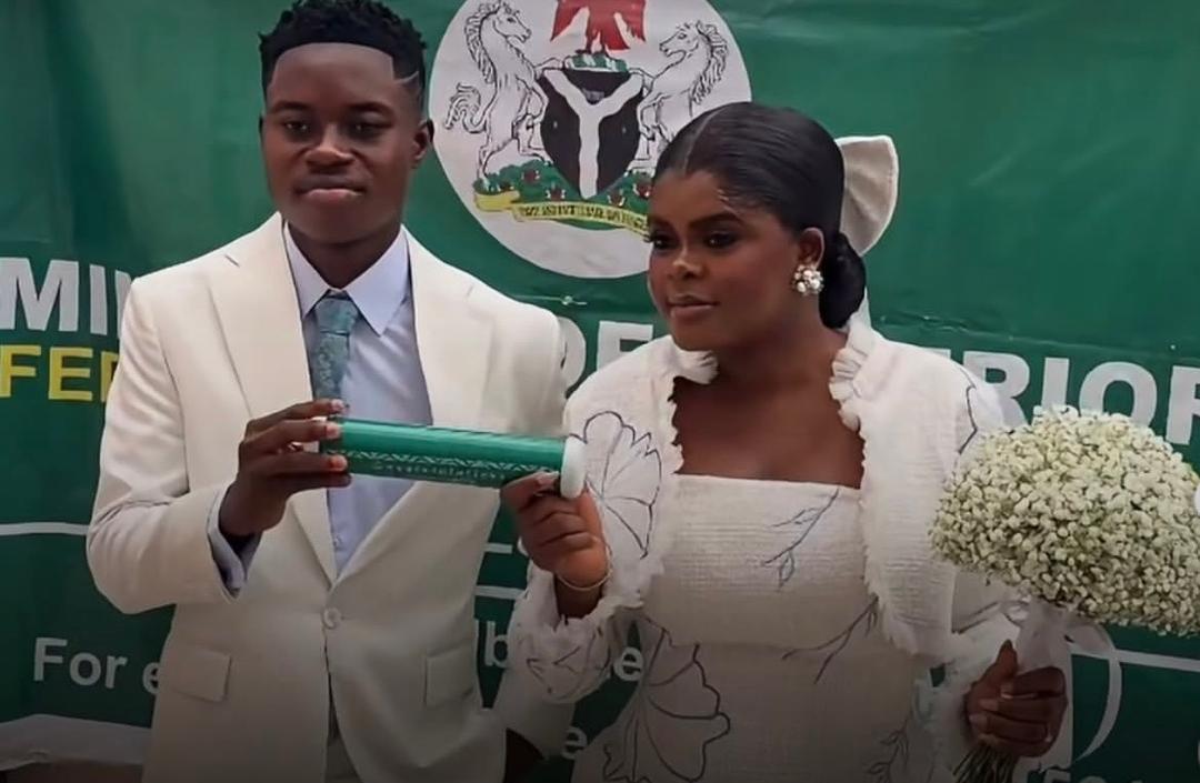 Photos: Peller, Jarvis exchange wedding vows at court ceremony