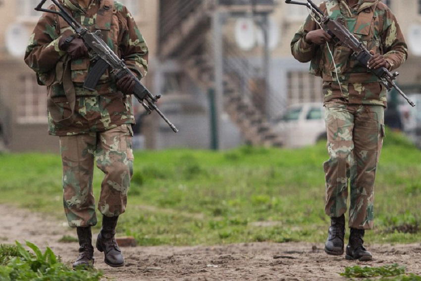Deux soldats sud-africains meurent en poursuivant des mineurs illégaux