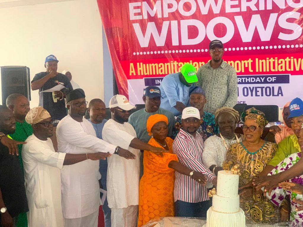Oyetola’s son donates N15m to 300 widows, elderly in Osun