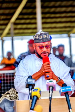 Governor Lawal distributes 72,000 bags of fertiliser, farm inputs to Zamfara farmers