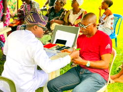 Hundreds benefit from Awoyo Desmond’s free eye care outreach in Owo