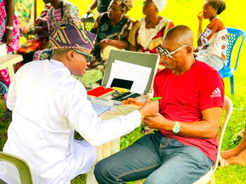 Hundreds benefit from Awoyo Desmond’s free eye care outreach in Owo