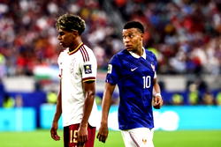 Spain tame France, qualify for World Cup final with 2-0 win