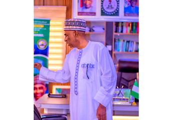 ‎Yobe cracks down on absenteeism, lateness in civil service