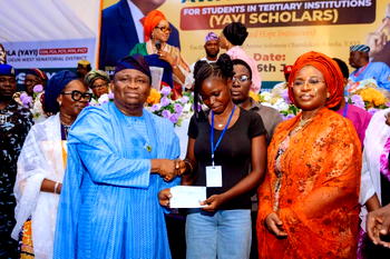 Senator Adeola commended over students’ bursary, scholarship awards