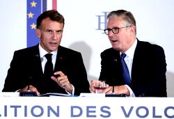 Macron presents UK’s Starmer with France’s highest award