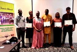 Foundation decorates five winners of essay competition