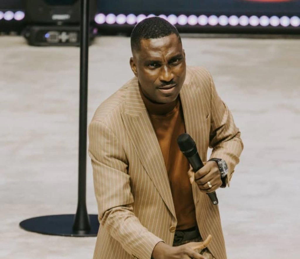 Video: Nigerian pastor promises members millionaire status in 90 days