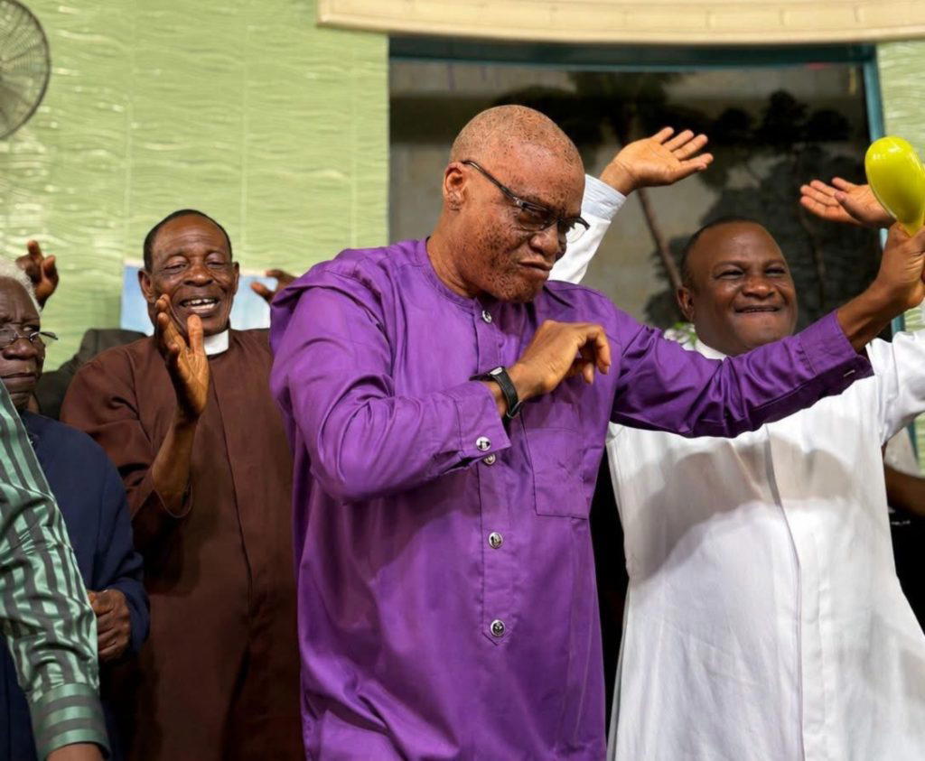 Oyo school principal's husband celebrates her return with dance at thanksgiving service
