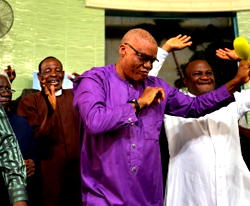 Video: Oyo school principal’s husband dances at thanksgiving service after wife’s return