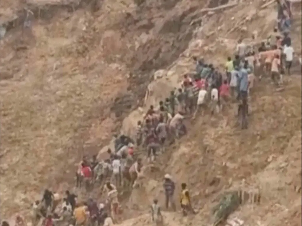 Central African Republic closes gold mine after collapse kills 49