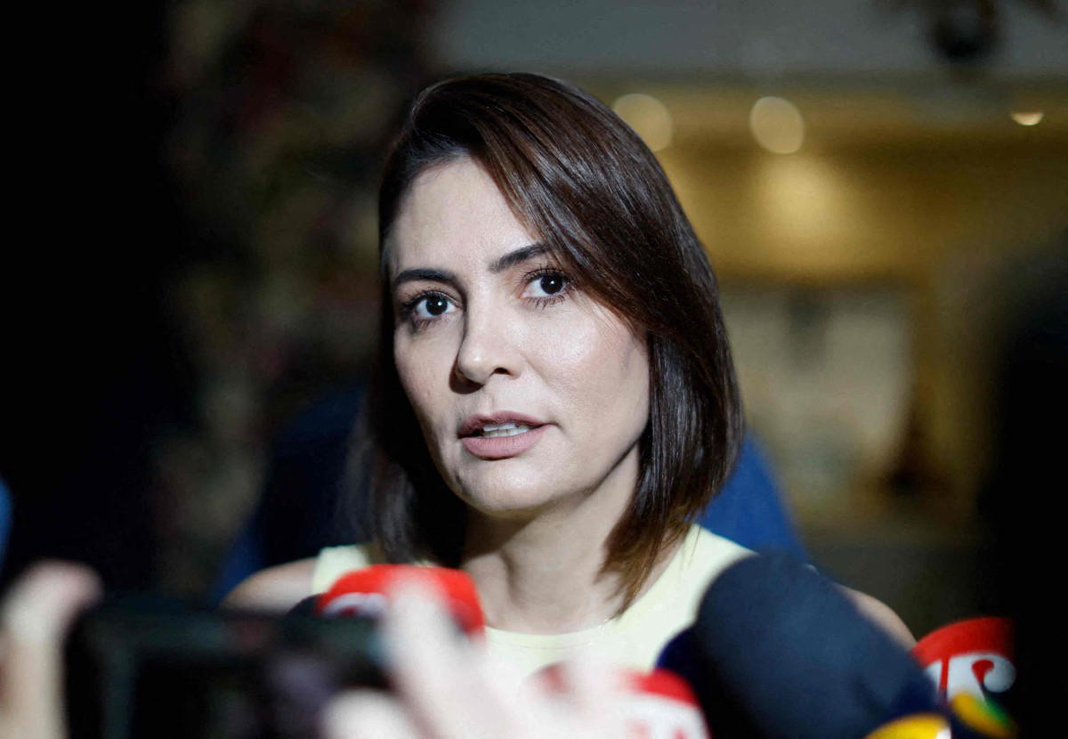 Brazil ex-first lady launches Senate bid, stepson goes for presidency