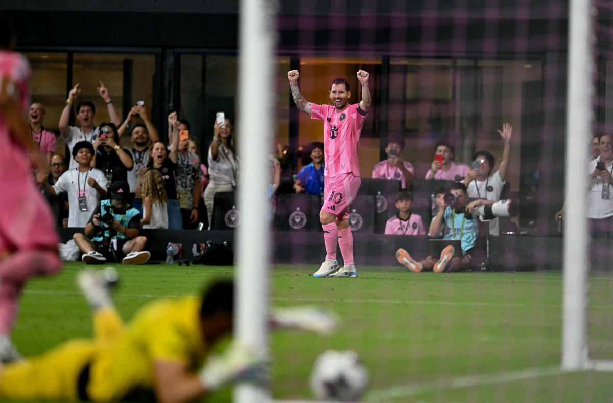 Messi scores twice to set Leagues Cup record in Miami victory