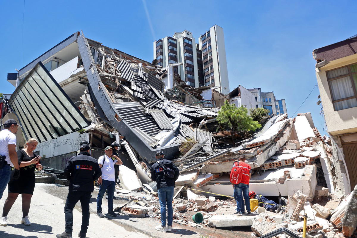 Colombia earthquake death toll jumps to 111; president declares emergency
