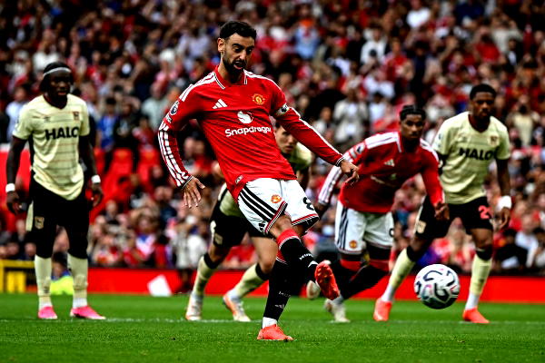 EPL: Fernandes hat-trick fires Man United to 5-2 comeback win over Ipswich