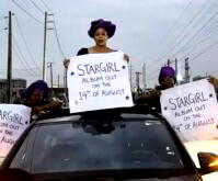 Ayra Starr’s mother promotes ‘Starr Girl’ album on Lagos streets