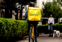 Online shopping: Glovo cuts search stress with AI chat
