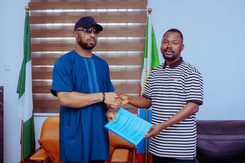 Aniocha South LGA Chairman, Chukwunwike hosts Delta Social Media Summit Team