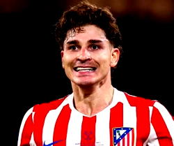 Julián Alvarez skips Atlético training amid transfer request saga