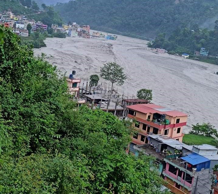 Deadly floods hit Nepal-Tibet border, 384 tourists missing