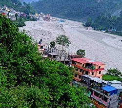 Deadly floods hit Nepal-Tibet border, 384 tourists missing