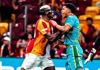 Victor Osimhen fighting