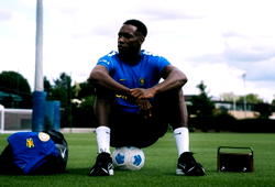 Welbeck joins Chelsea on two-year contract