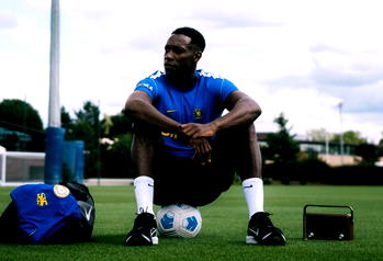 Welbeck joins Chelsea on two-year contract