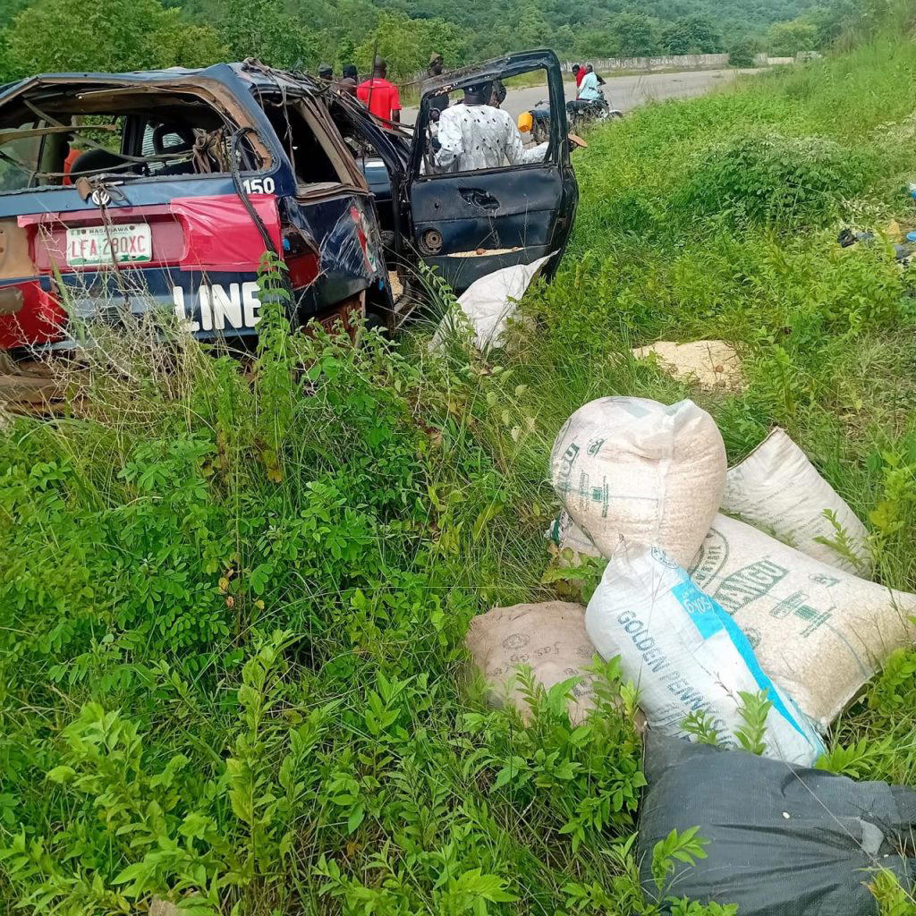 Brake failure injures eight passengers in Plateau auto crash