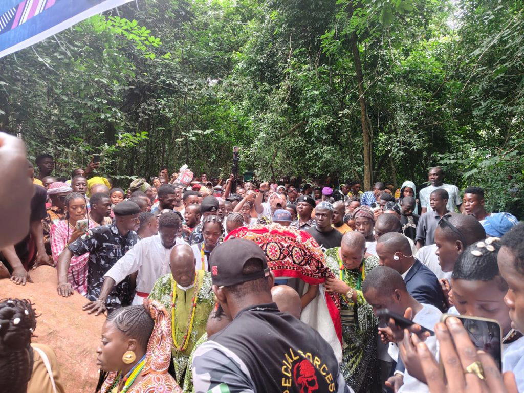 Ecstacy as Arugba leads procession to Osun grove