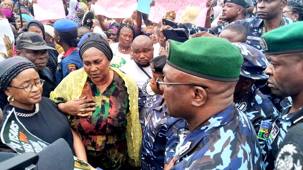 Photos: Osun First Lady leads protest over alleged voter intimidation