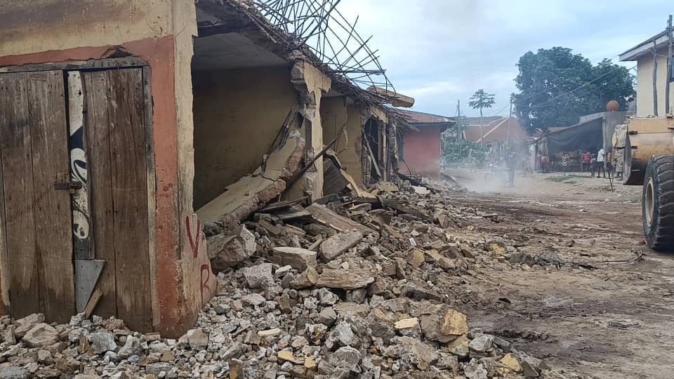 Ebonyi demolishes dilapidated storey building in Abakaliki