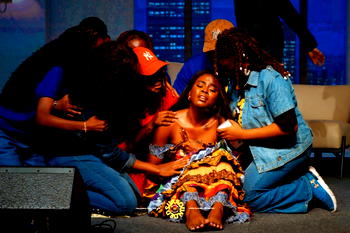 Nehita Ofure leads emotional stage play ‘Surrounded’ at BFF festival