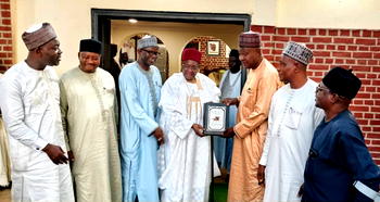 Shehu of Borno endorses Kebbi Gov Idris, backs ‘Zanan Borno’ title