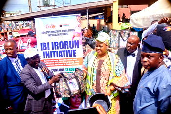 Aiyedatiwa distributes 1000 pregnancy kits to ease childbirth cost in Ondo
