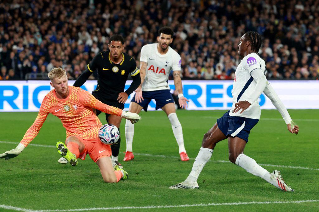 Ten-man Tottenham beat Chelsea 2-1 in Sydney