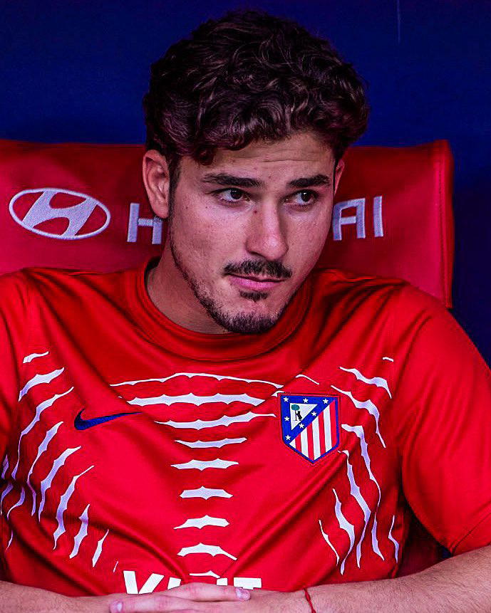 Alvarez rejoins Atletico Madrid training as move to Barcelona fades