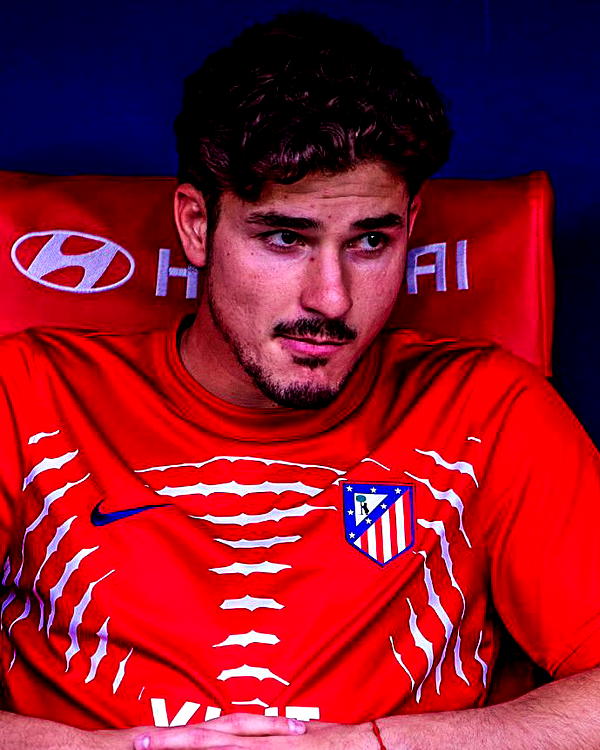 Alvarez rejoins Atletico Madrid training as move to Barcelona fades
