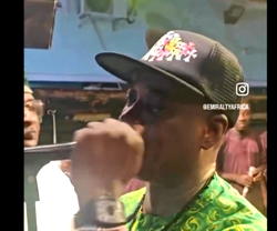 Video: KWAM1 cries on stage after news of Ogogo’s death