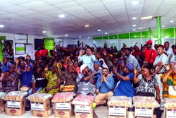 Lagos Food Bank, KFC Nigeria distribute food to 100 families