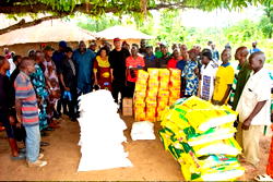 APC Chairman condemns Benue South attacks, donates relief to victims