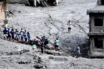 Thousands remain missing as Nepal’s death toll hits 1,000