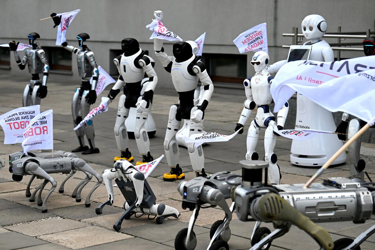 Les robots protestent contre l'IA galopante en Pologne