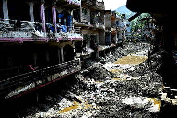 Nepal flood death toll rises over 1,300 as rescuers scour tunnels
