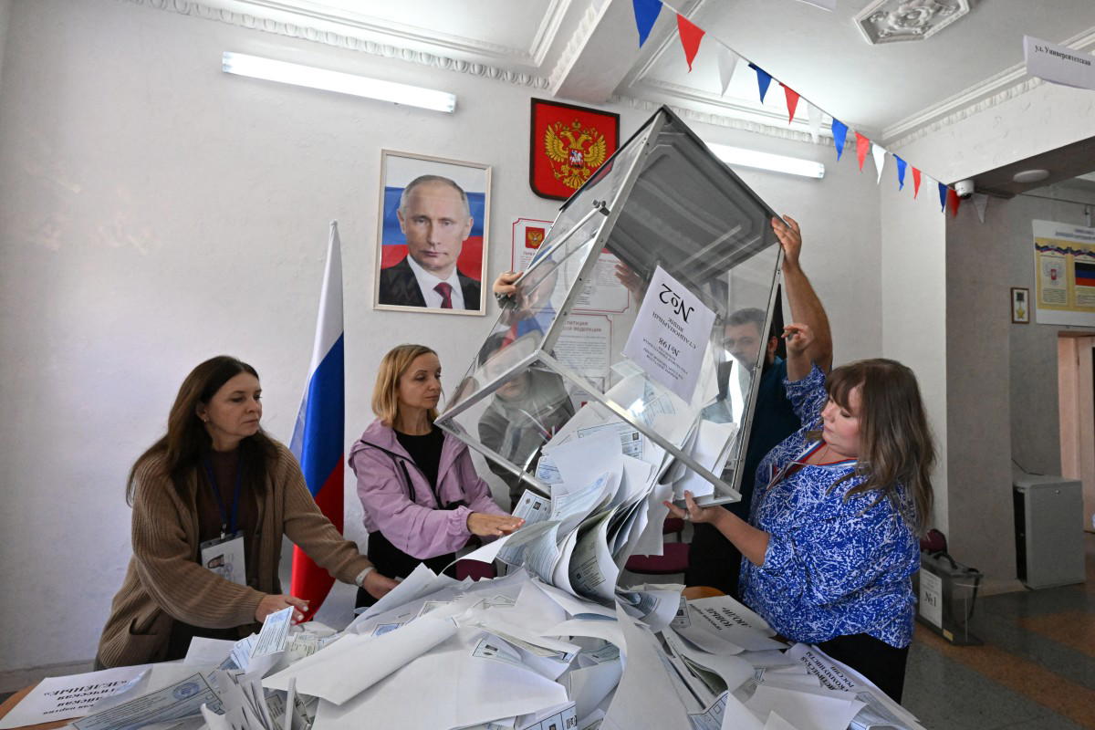 Putin’s United Russia party wins record 355 parliament seats - Vanguard News