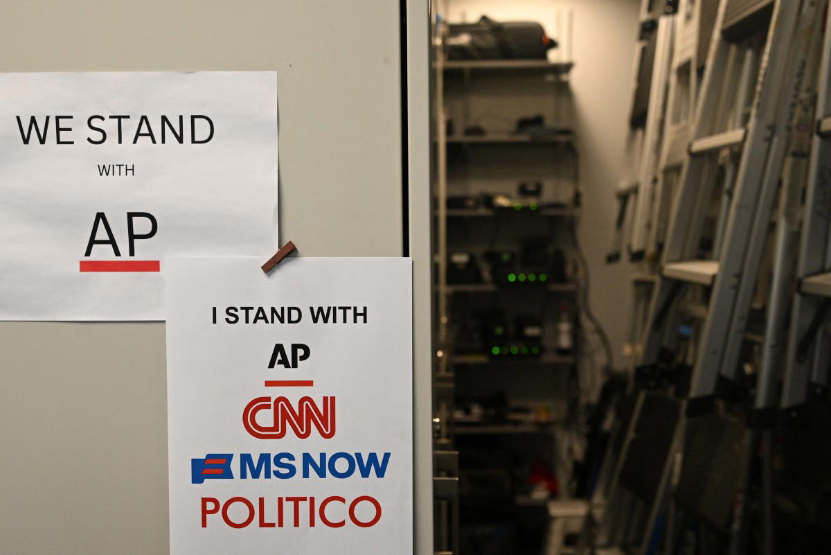 US Justice Dept insists Trump can deny journalists White House access - Vanguard News