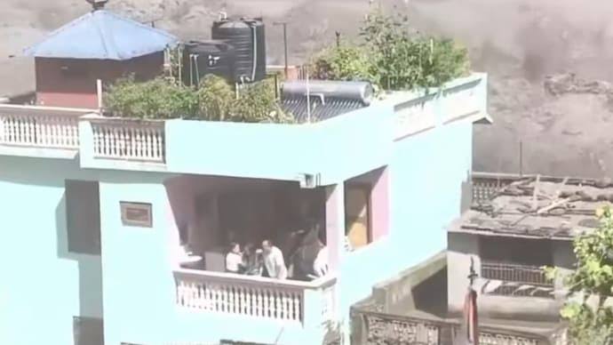 Pourquoi la maison verte 'miracle' du Népal a survécu à une inondation monstrueuse