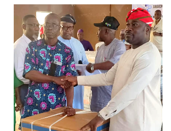 Akiolu empowers Lagos Island artisans, market women